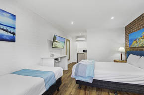 Deluxe Twin Room at Buccaneer Motel Long Jetty NSW